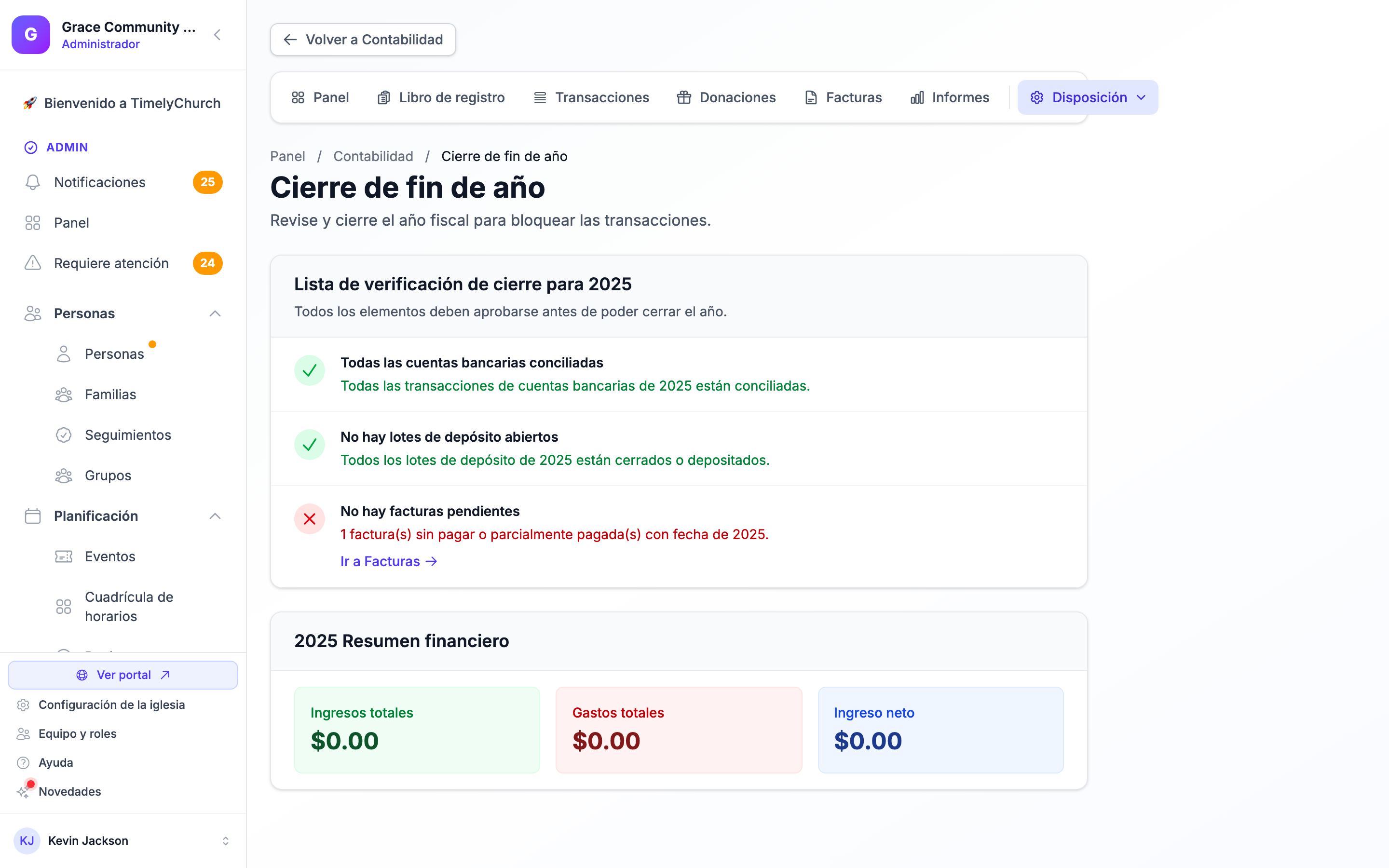 La página de Cierre de fin de año con la Lista de verificación de cierre (Todas las cuentas bancarias conciliadas, No hay lotes de depósito abiertos, No hay facturas pendientes), el Resumen financiero y el botón Cerrar año fiscal