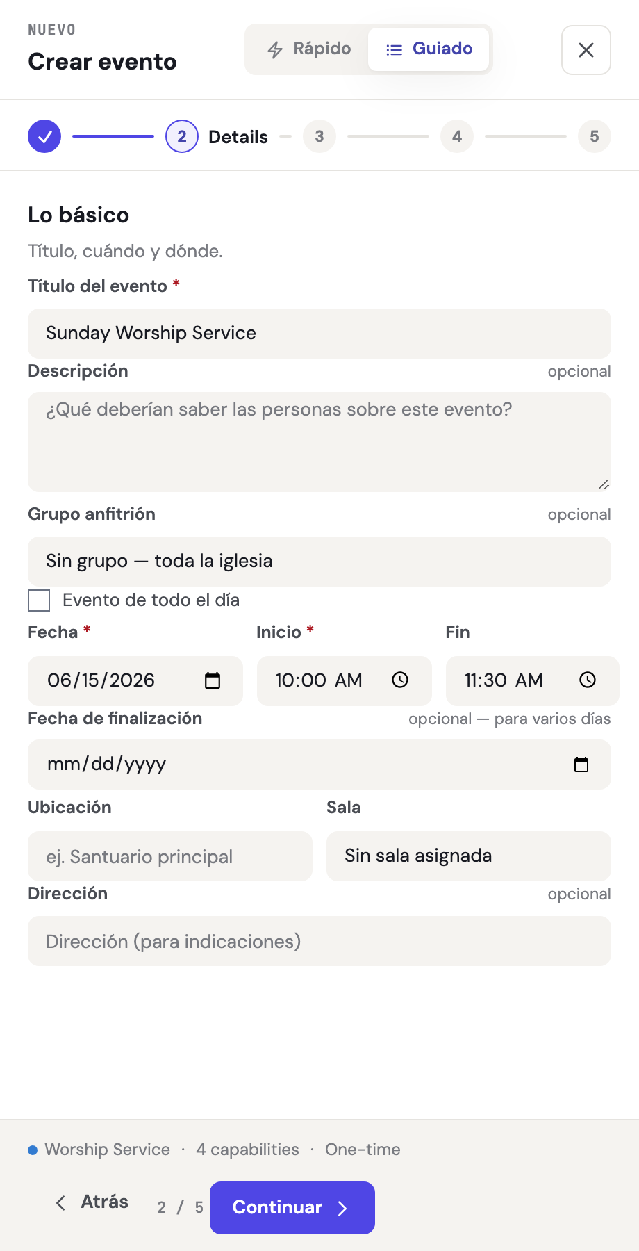 El paso Detalles del panel Crear evento mostrando los campos de título, descripción, fecha/hora, ubicación, sala y dirección