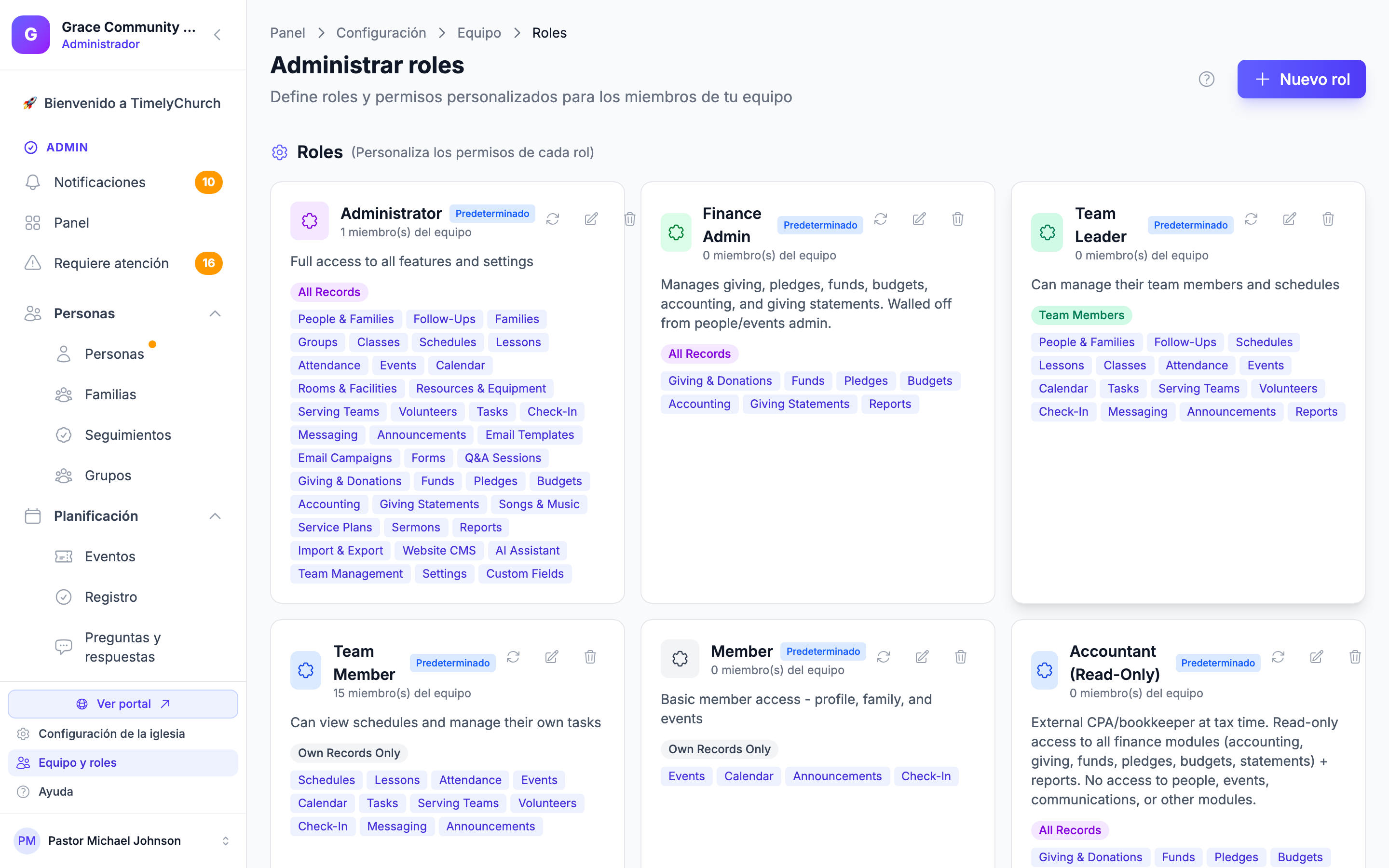 Página de roles con roles predeterminados y personalizados