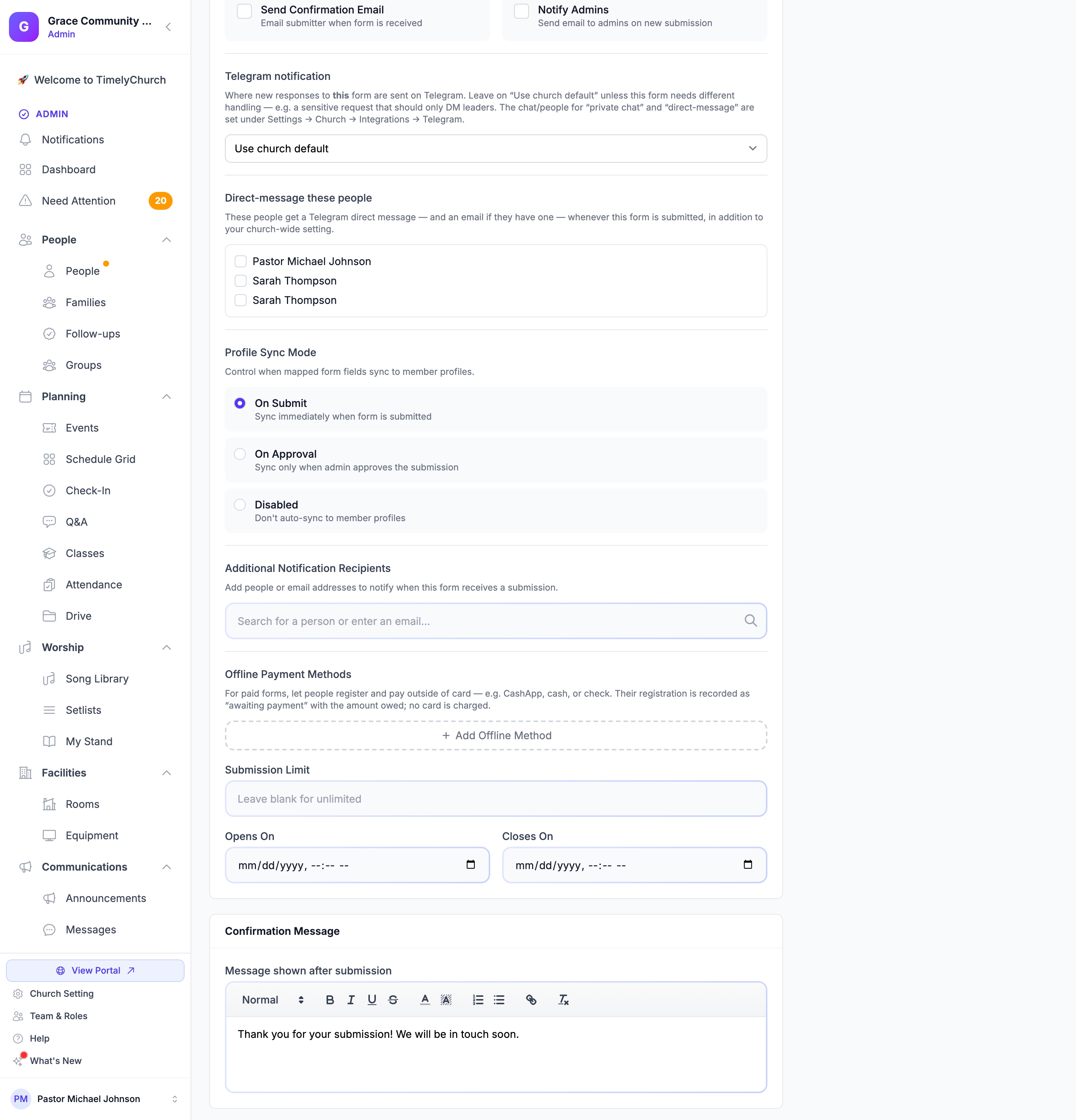 La pestaña Configuración de un formulario con el menú Notificación de Telegram en Usar valor predeterminado de la iglesia, la lista Enviar mensaje directo a estas personas y el cuadro de búsqueda Destinatarios de notificación adicionales