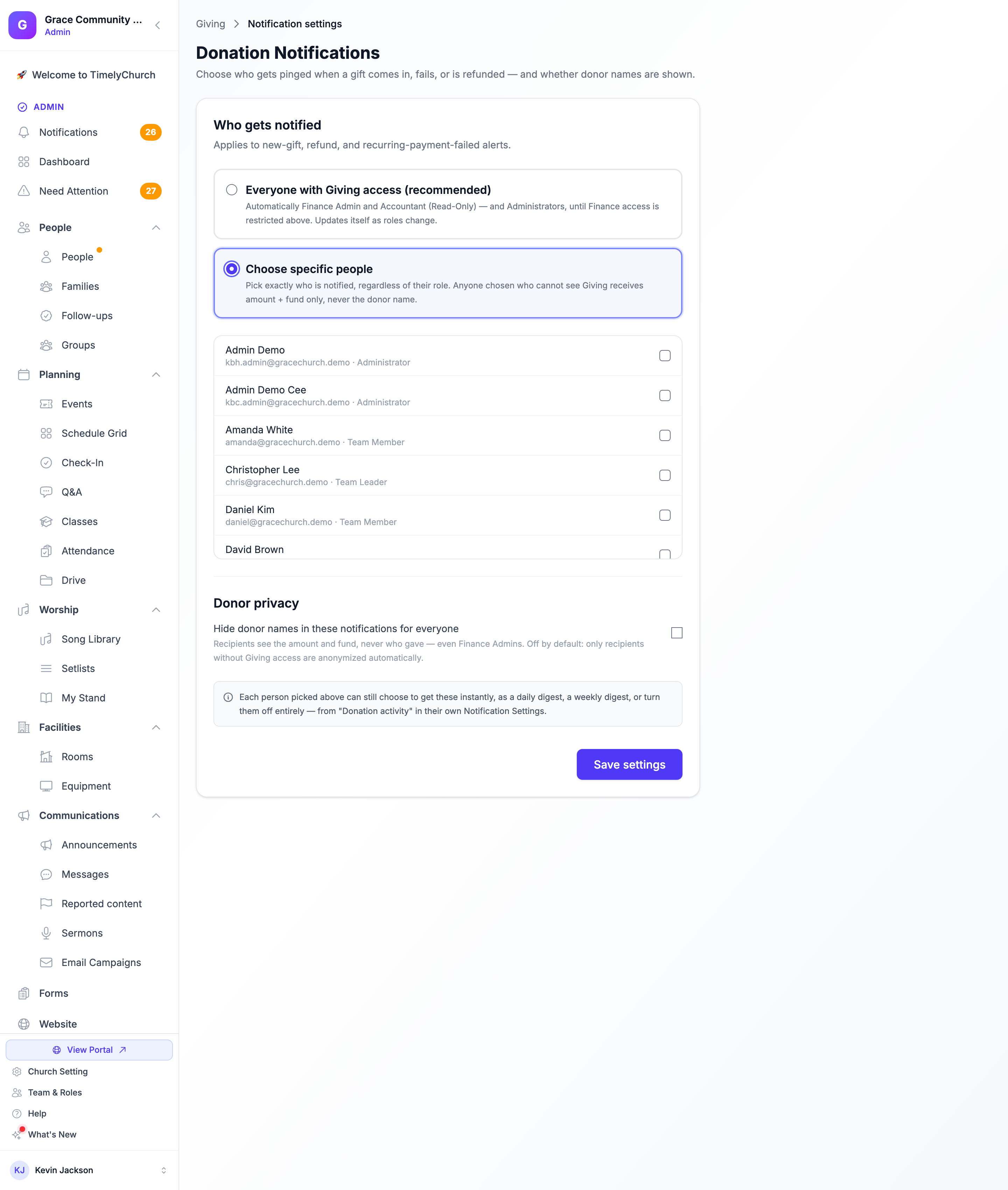 La página Notificaciones de donaciones con las opciones de «Quién recibe la notificación», el interruptor de Privacidad del donante y el botón Guardar configuración