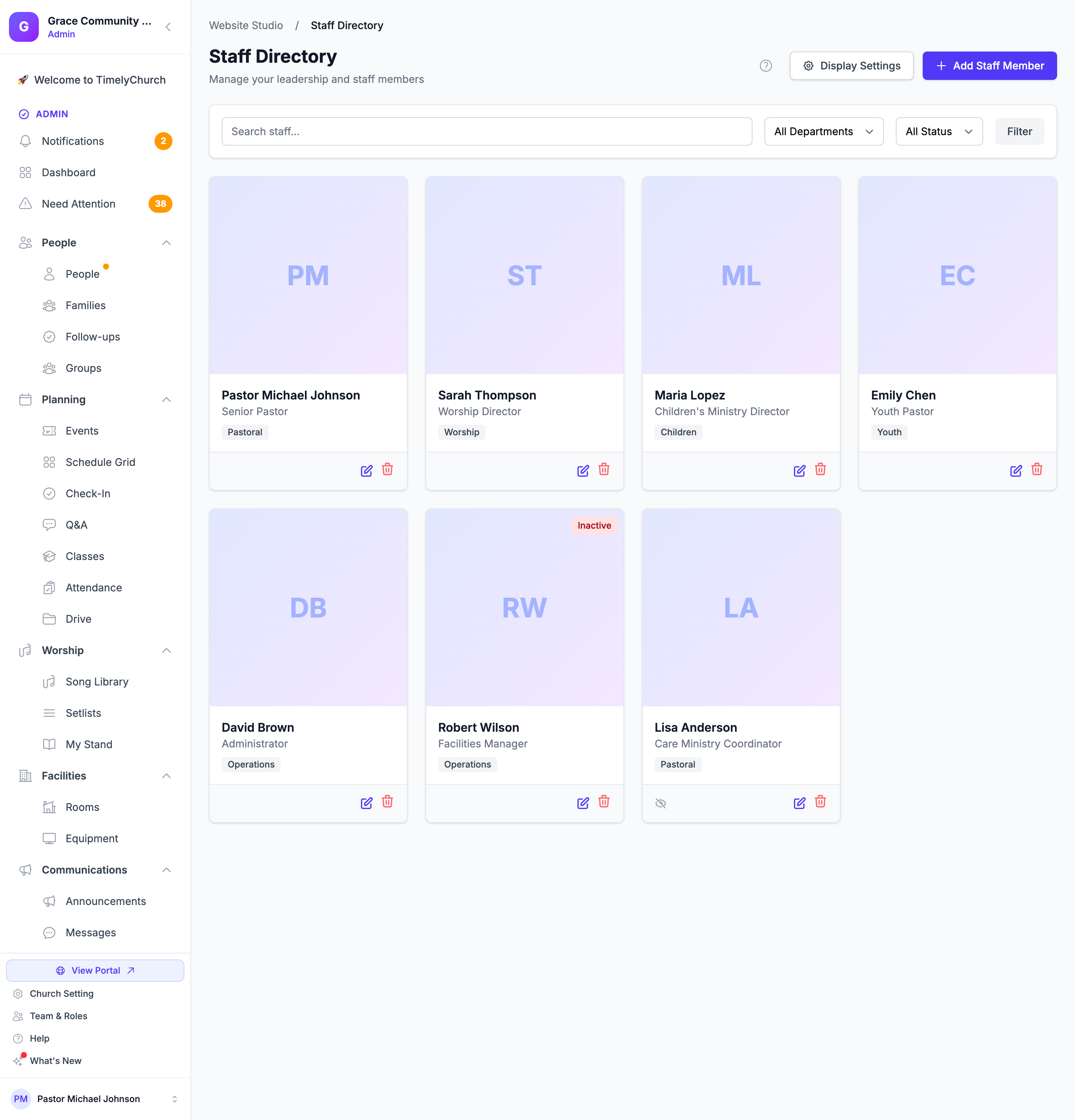 La página Directorio del personal con los botones Configuración de visualización y Agregar miembro del personal, la barra de filtros y las tarjetas del personal